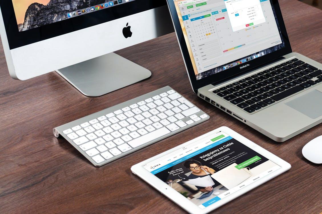 Image of an iMac beside a MacBook on a Table